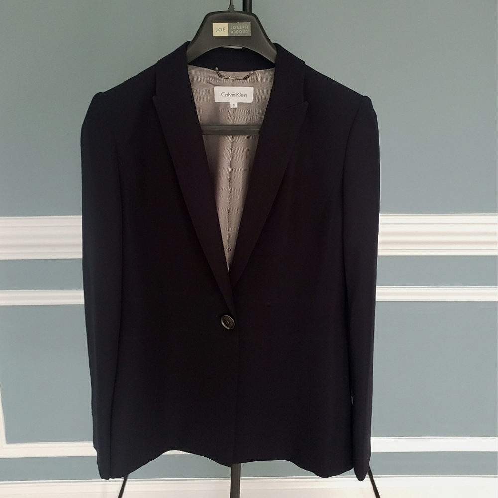 CALVIN KLEIN SIZE 8 WOMANS BLAZER